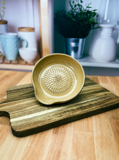 Grate Vibes Only Garlic Grater in Quartz