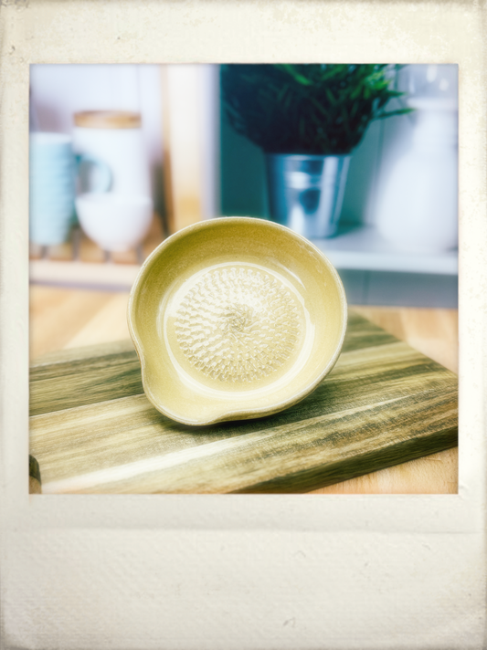 Grate Vibes Only Garlic Grater in Quartz